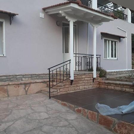 Lovely 1-Bedroom Apartment In Sarandë Esterno foto
