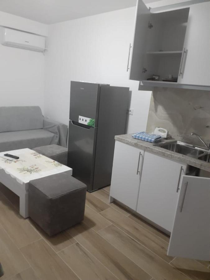 Lovely 1-Bedroom Apartment In Sarandë Esterno foto