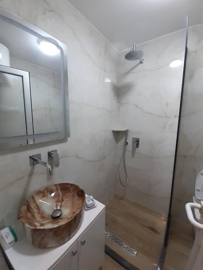 Lovely 1-Bedroom Apartment In Sarandë Esterno foto