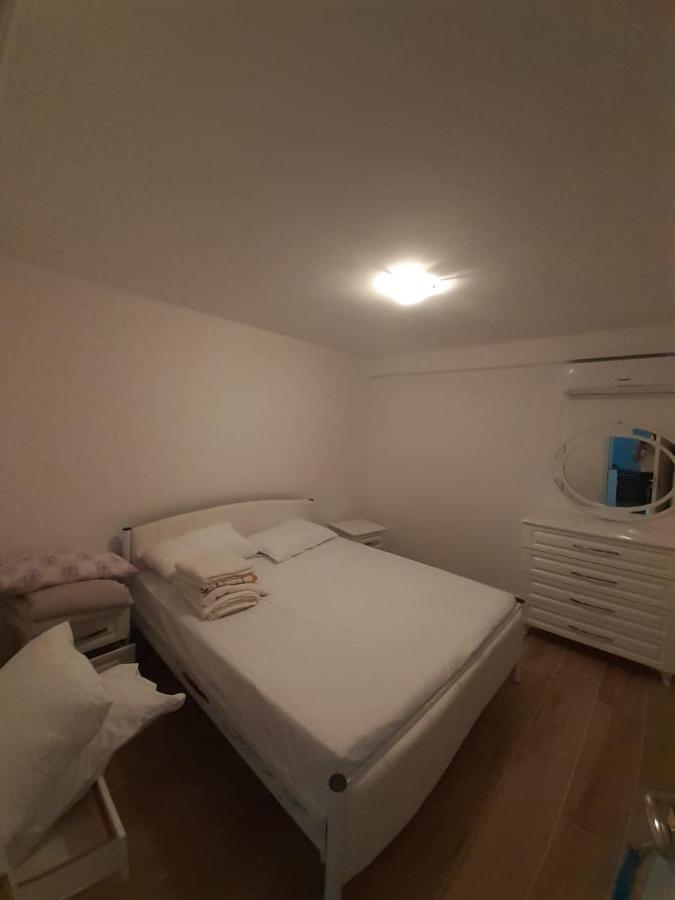 Lovely 1-Bedroom Apartment In Sarandë Esterno foto