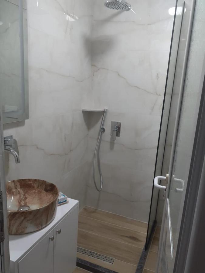 Lovely 1-Bedroom Apartment In Sarandë Esterno foto