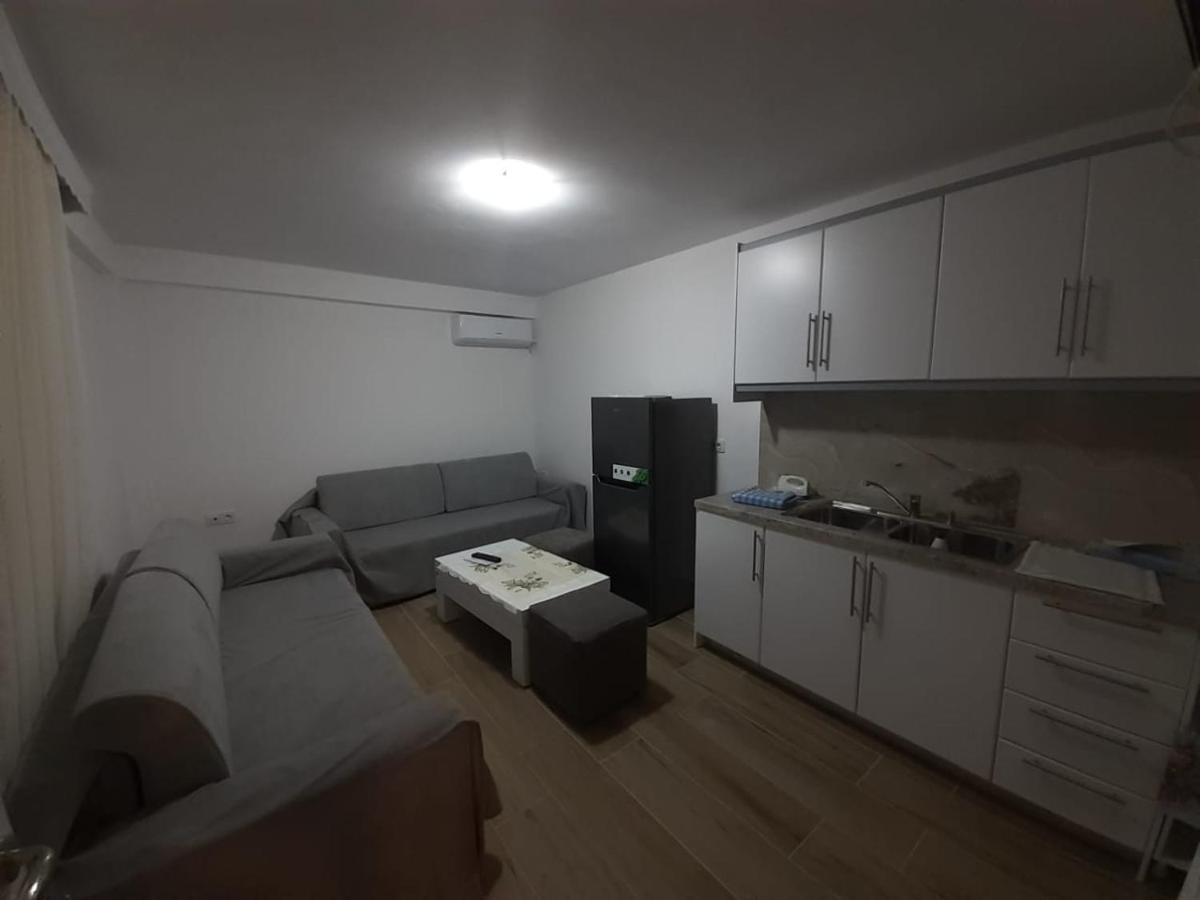 Lovely 1-Bedroom Apartment In Sarandë Esterno foto