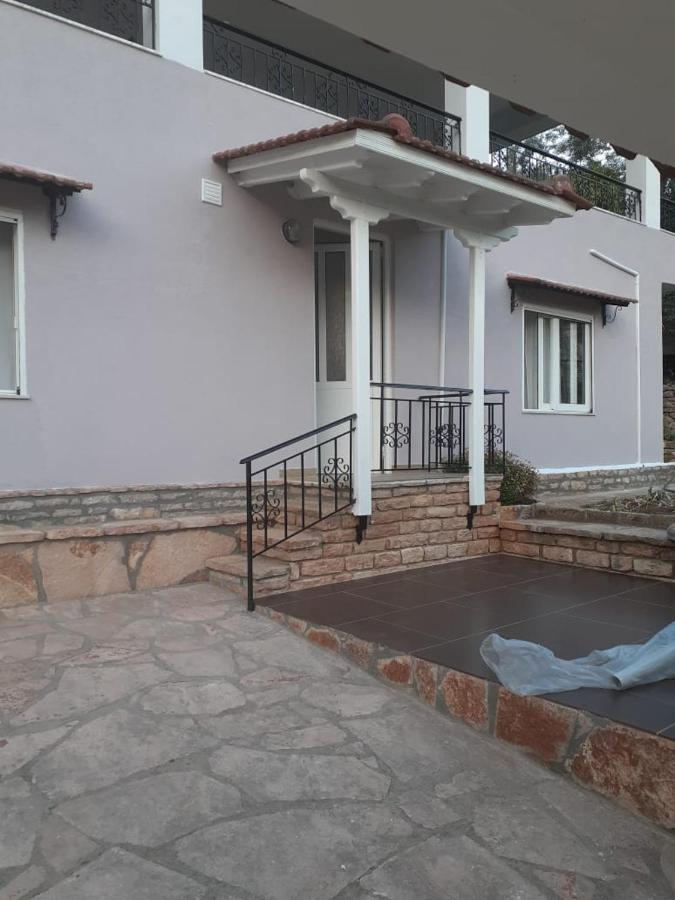 Lovely 1-Bedroom Apartment In Sarandë Esterno foto